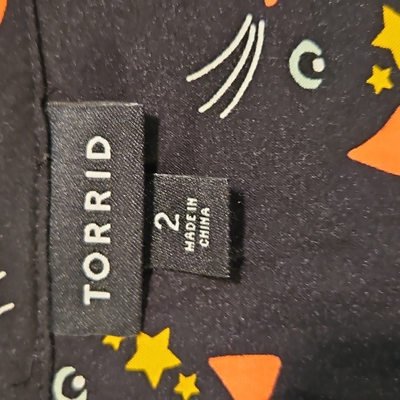 Torrid Cats Sleeveless Shirt - Picture 3 of 3